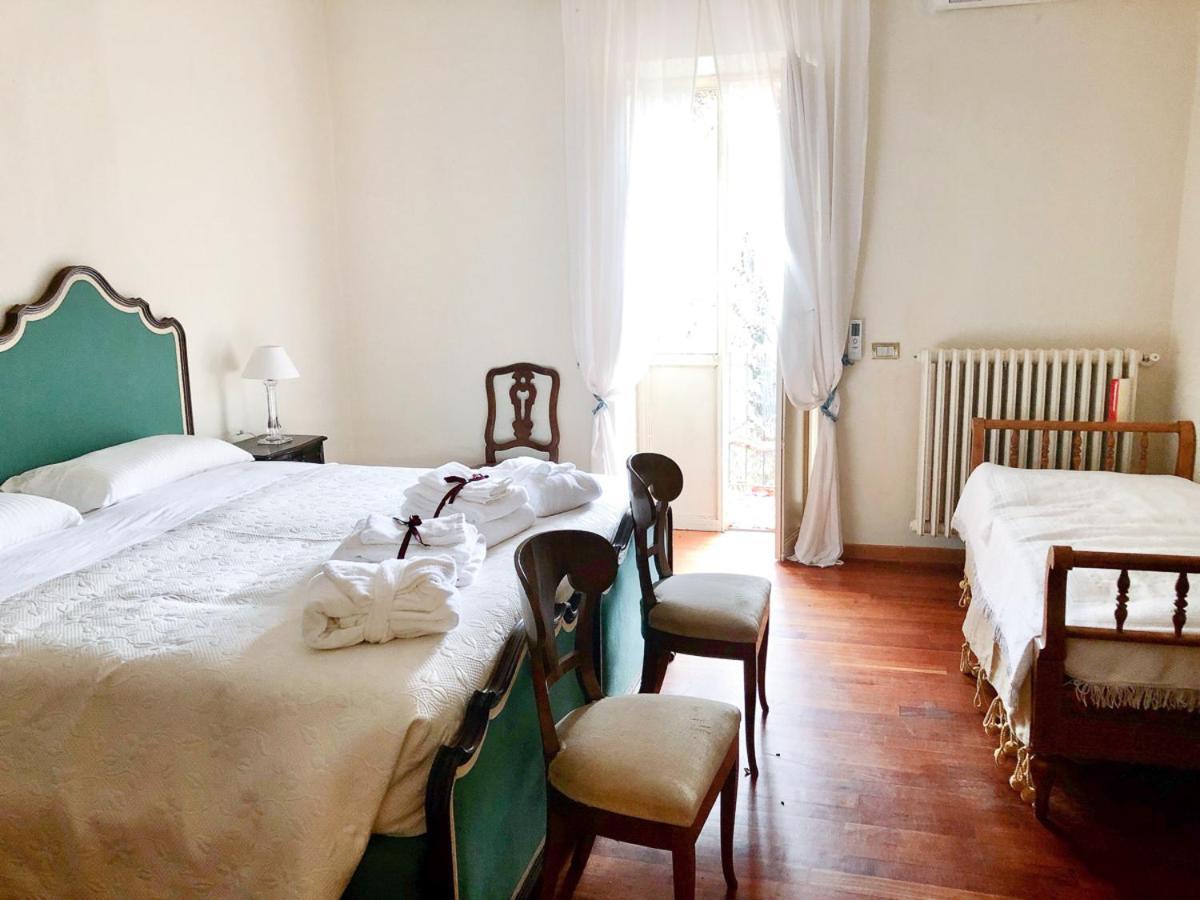 Bed and Breakfast Palazzo Sismonda Corneliano d'Alba Habitación foto