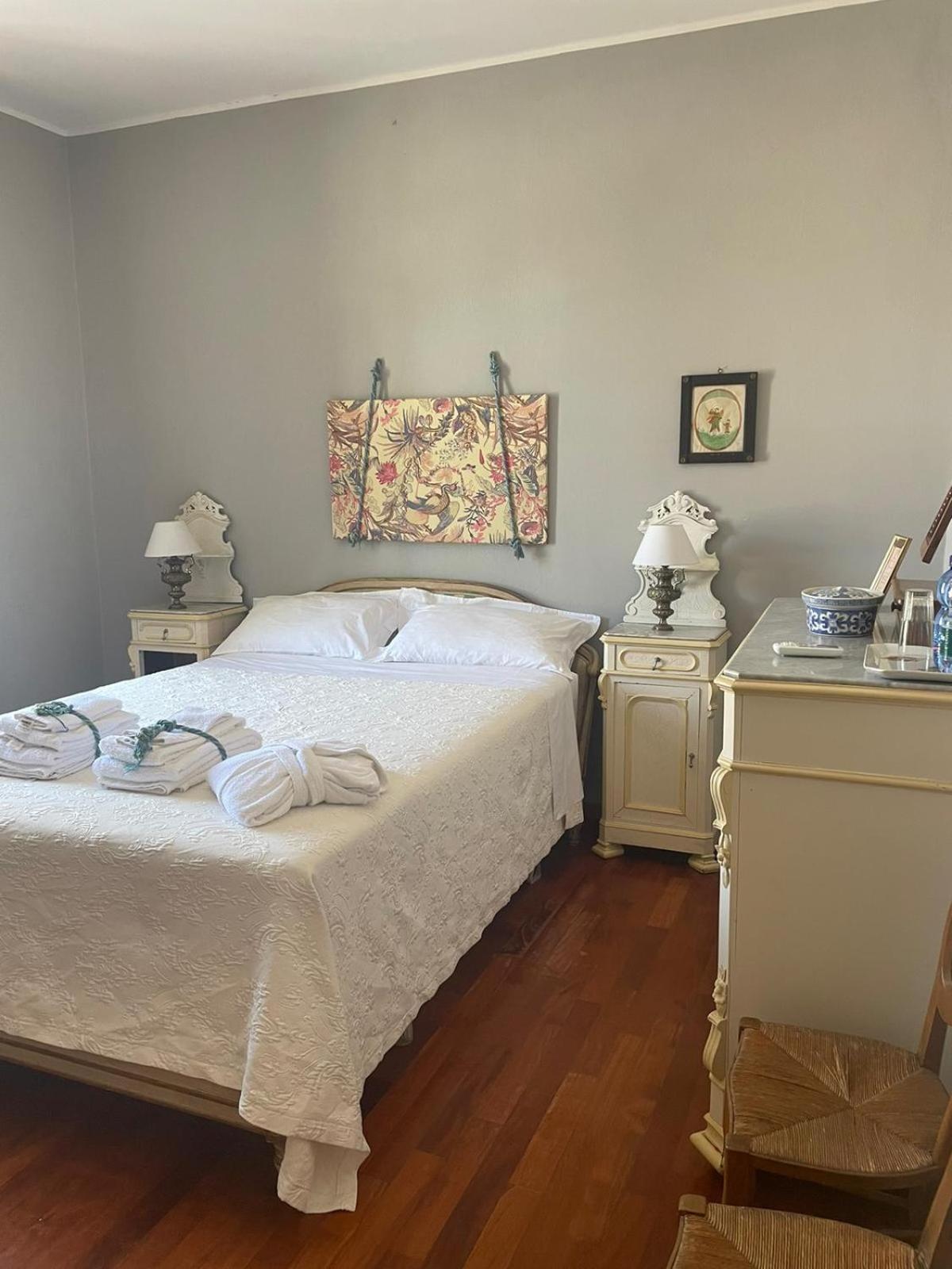 Bed and Breakfast Palazzo Sismonda Corneliano d'Alba Habitación foto