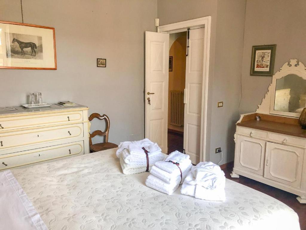 Bed and Breakfast Palazzo Sismonda Corneliano d'Alba Exterior foto