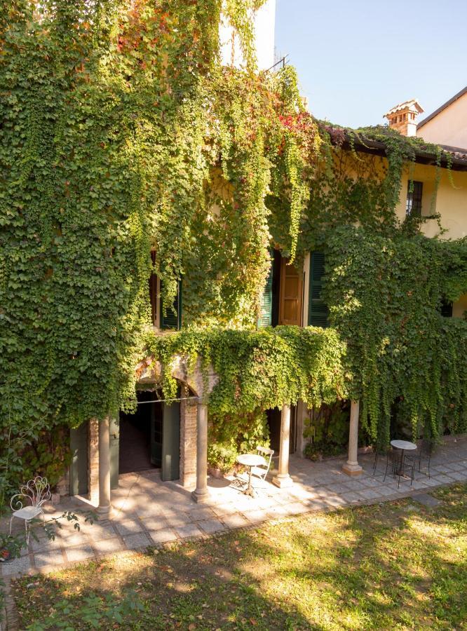 Bed and Breakfast Palazzo Sismonda Corneliano d'Alba Exterior foto